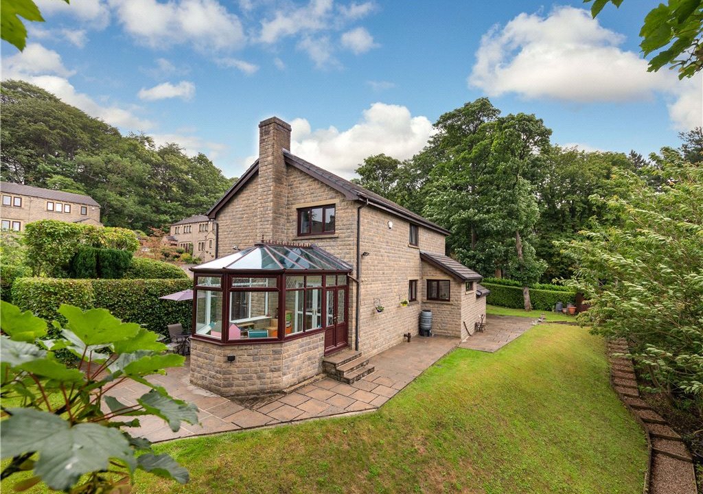 4 bedroom property for sale in The Orchards, Bingley, West Yorkshire