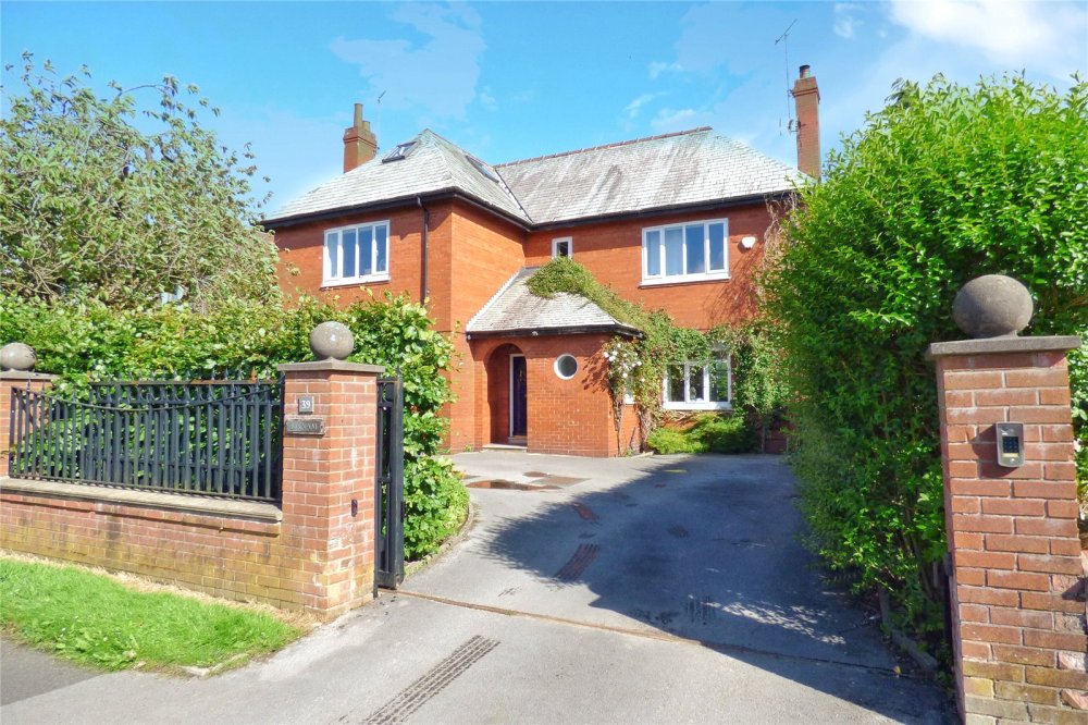 5 bedroom property for sale in Tandle Hill Road, Royton, Oldham, OL2