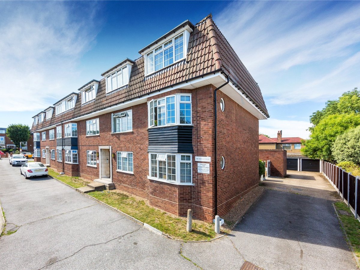 1 bedroom property for sale in Squirrels Court, Squirrels Heath Lane