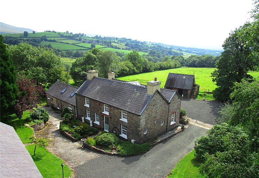 4 bedroom property for sale in Llanddeusant, Llangadog, Carmarthenshire