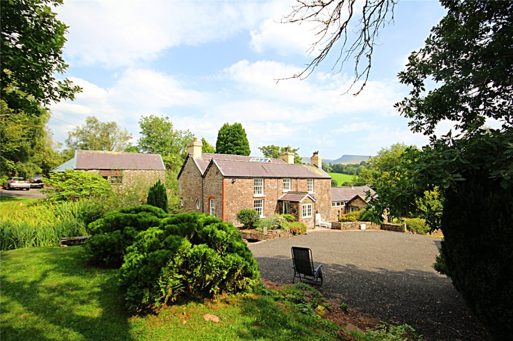 4 bedroom property for sale in Llanddeusant, Llangadog, Carmarthenshire