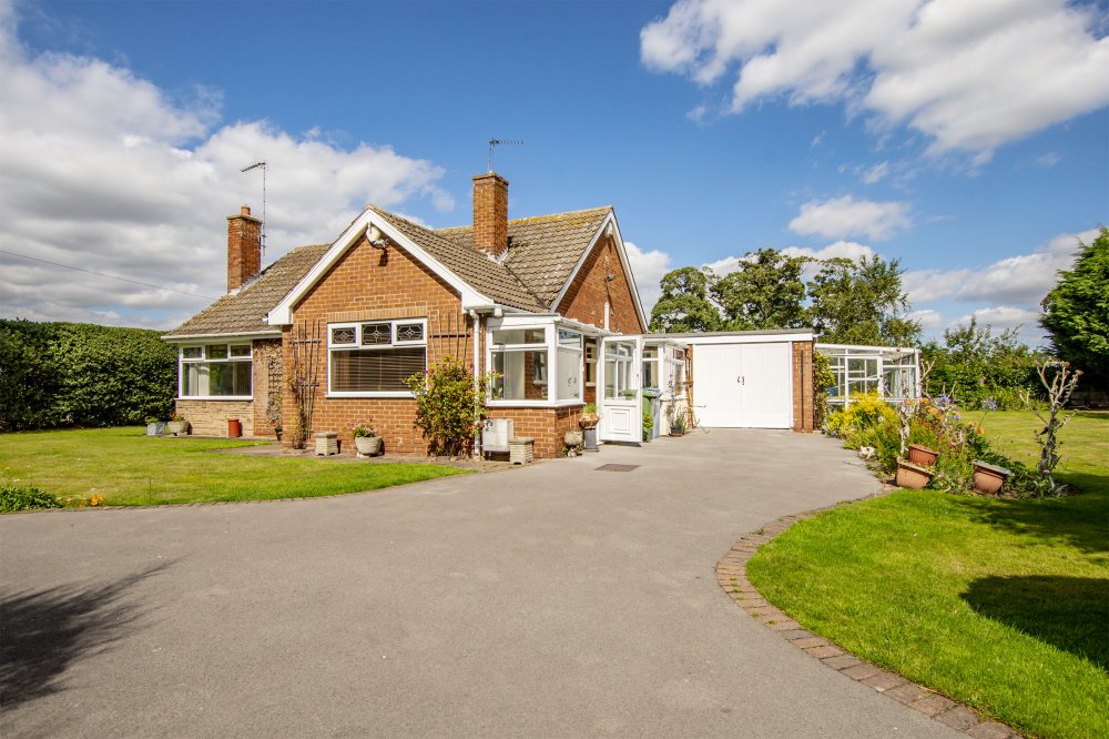 2 bedroom property for sale in Gt North Road, Barnby Moor, Retford £