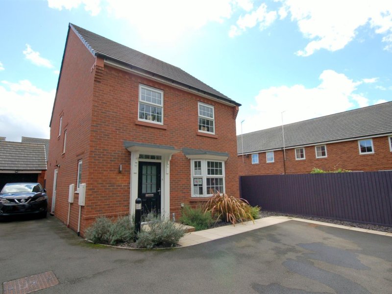 4 bedroom property for sale in Wellswood Drive, Wistaston, Crewe