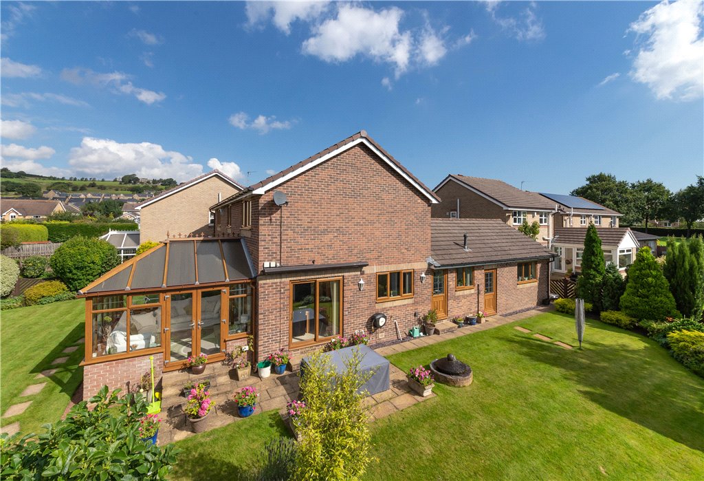 4 bedroom property for sale in Oakleigh View, West Lane, Baildon, BD17