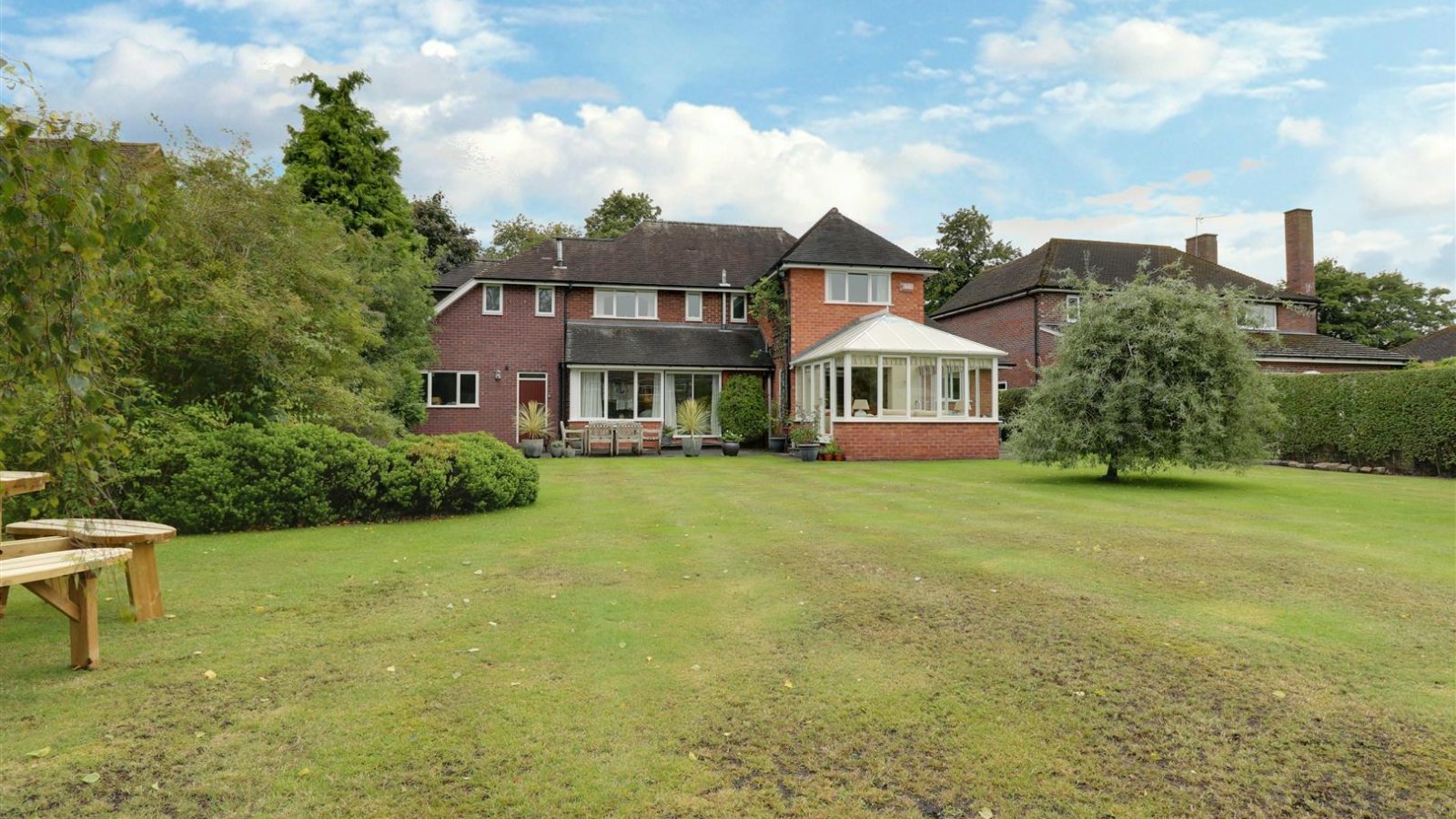 4 bedroom property for sale in Pikemere Road, Alsager Guide price £