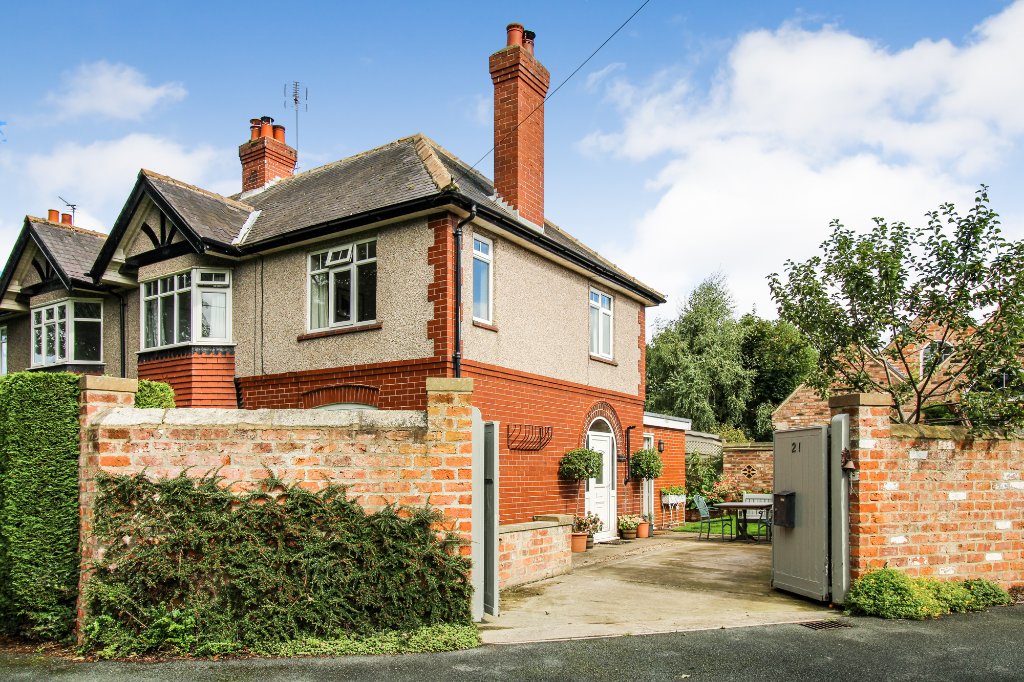 3 bedroom property for sale in Crag Lane, Knaresborough, North