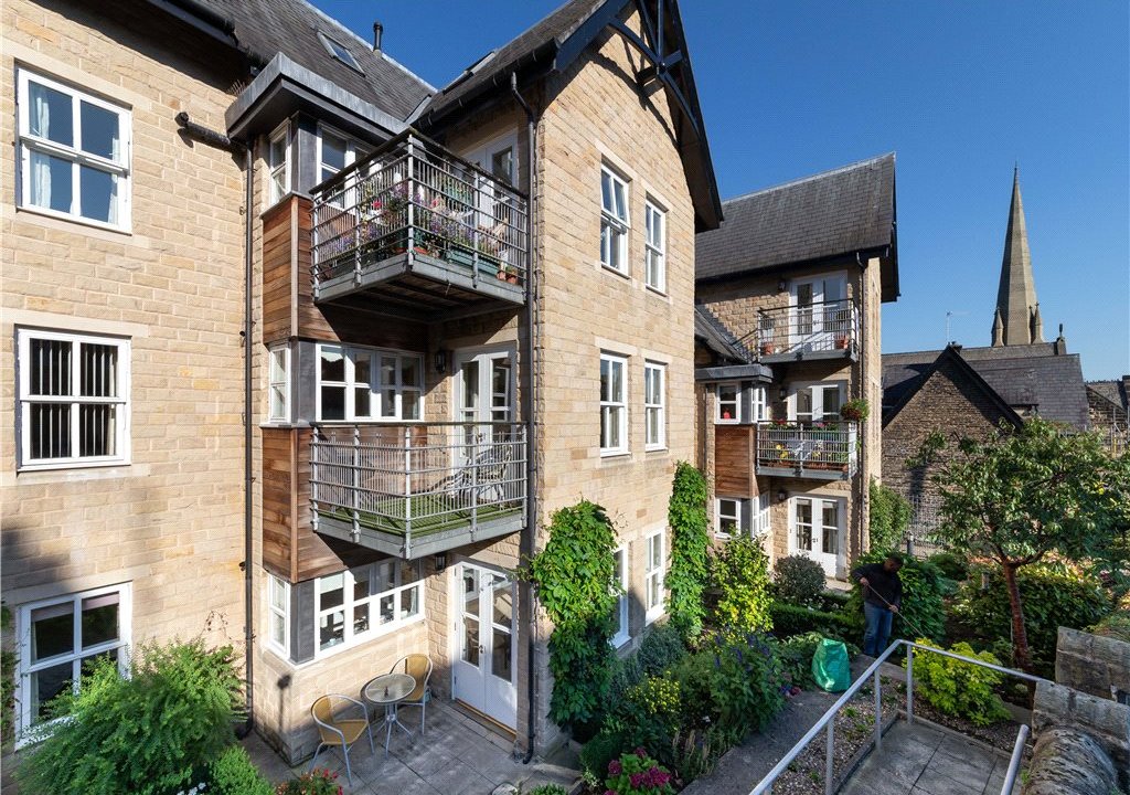 2 bedroom property for sale in Abbeyfield Court, Riddings Road, Ilkley