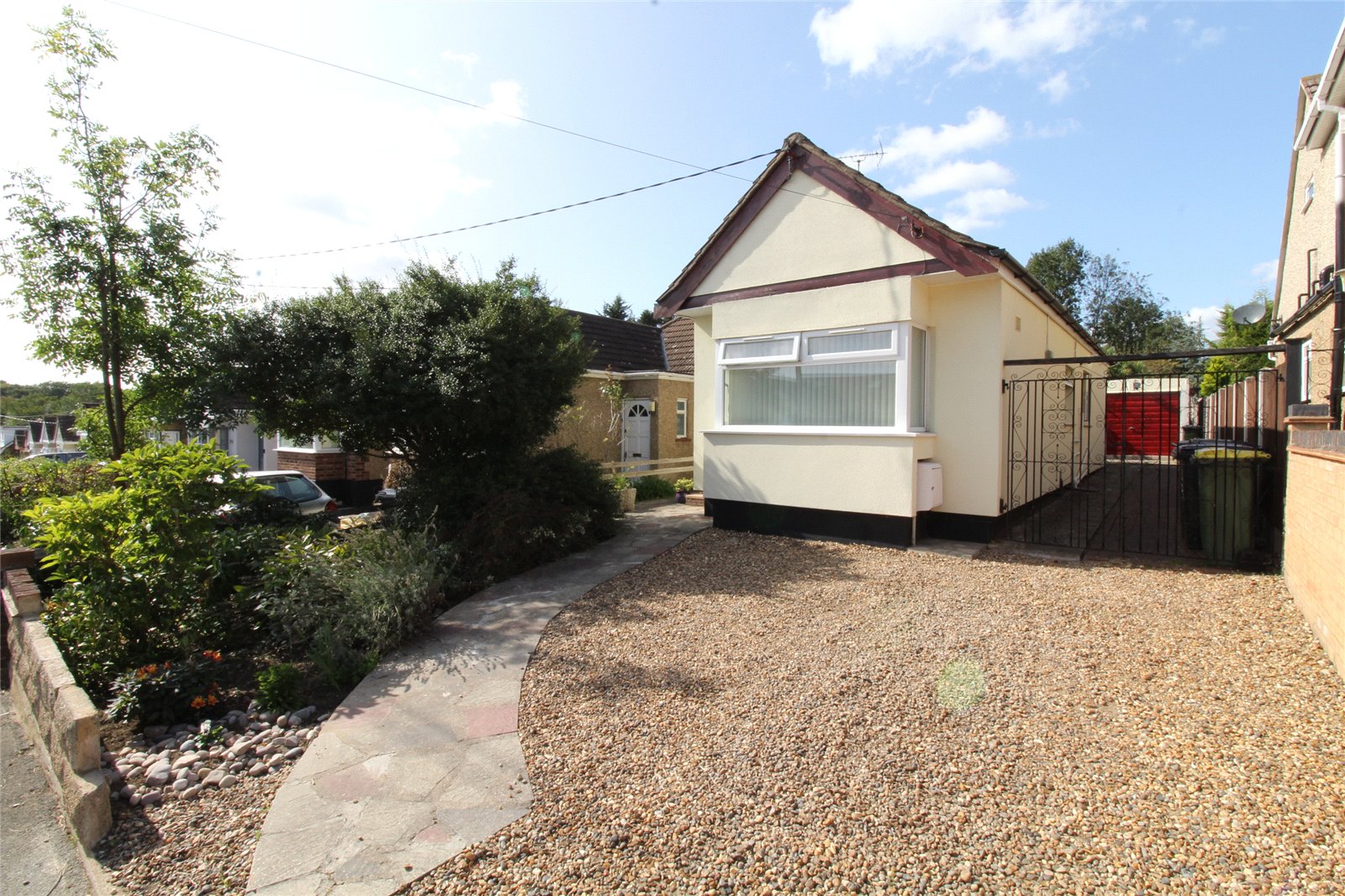 2 bedroom property for sale in Rayleigh Avenue, Eastwood, Essex, SS9