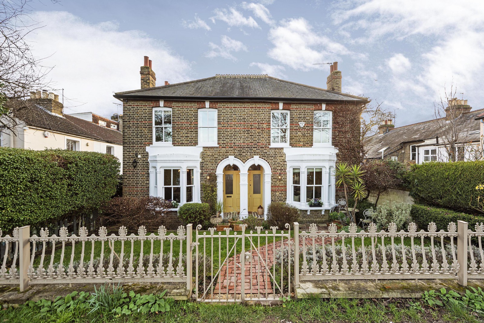 4 bedroom property to let in Cambridge Cottages, Kew, TW9 £1500 pw