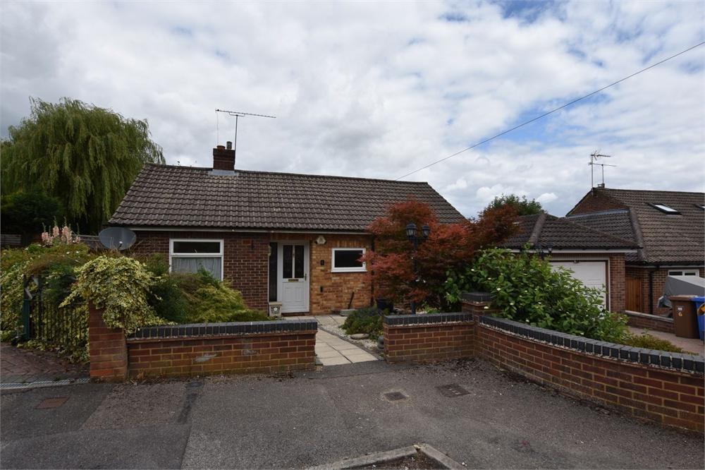 3 bedroom property for sale in Rosedale, Binfield, Berkshire £425,000