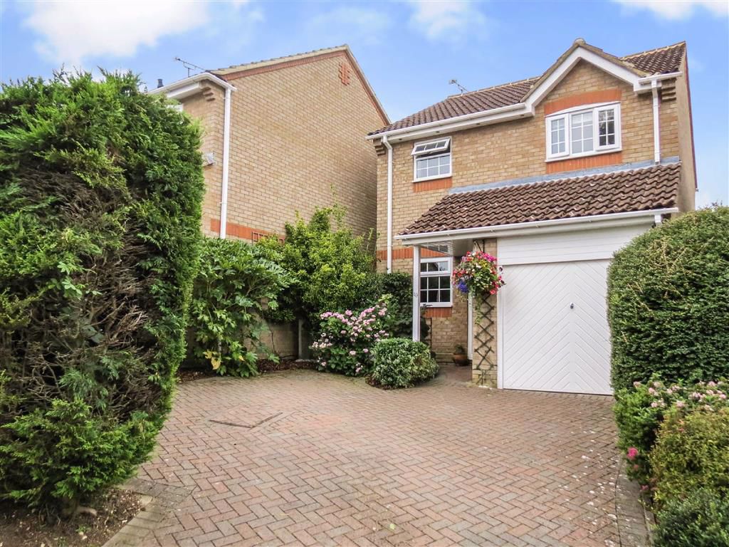 3 bedroom property for sale in Hampton Drive, Swindon, Wiltshire £289,000