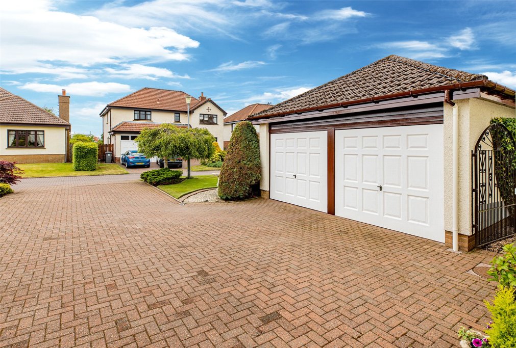 3 bedroom house for sale in Newton Grove, Newton Mearns, East