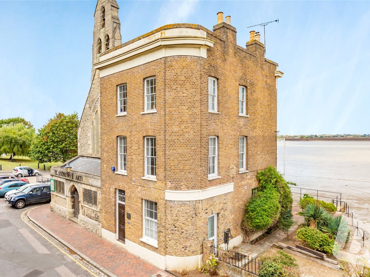 5 bedroom property for sale in Royal Pier Road, Gravesend, DA12 Guide