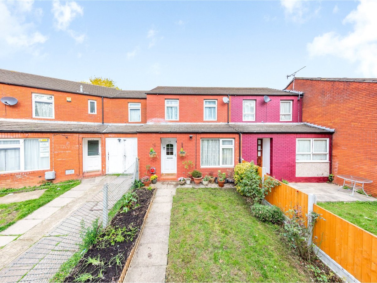 3 bedroom property for sale in Gordon Road, Basildon, SS14 Guide