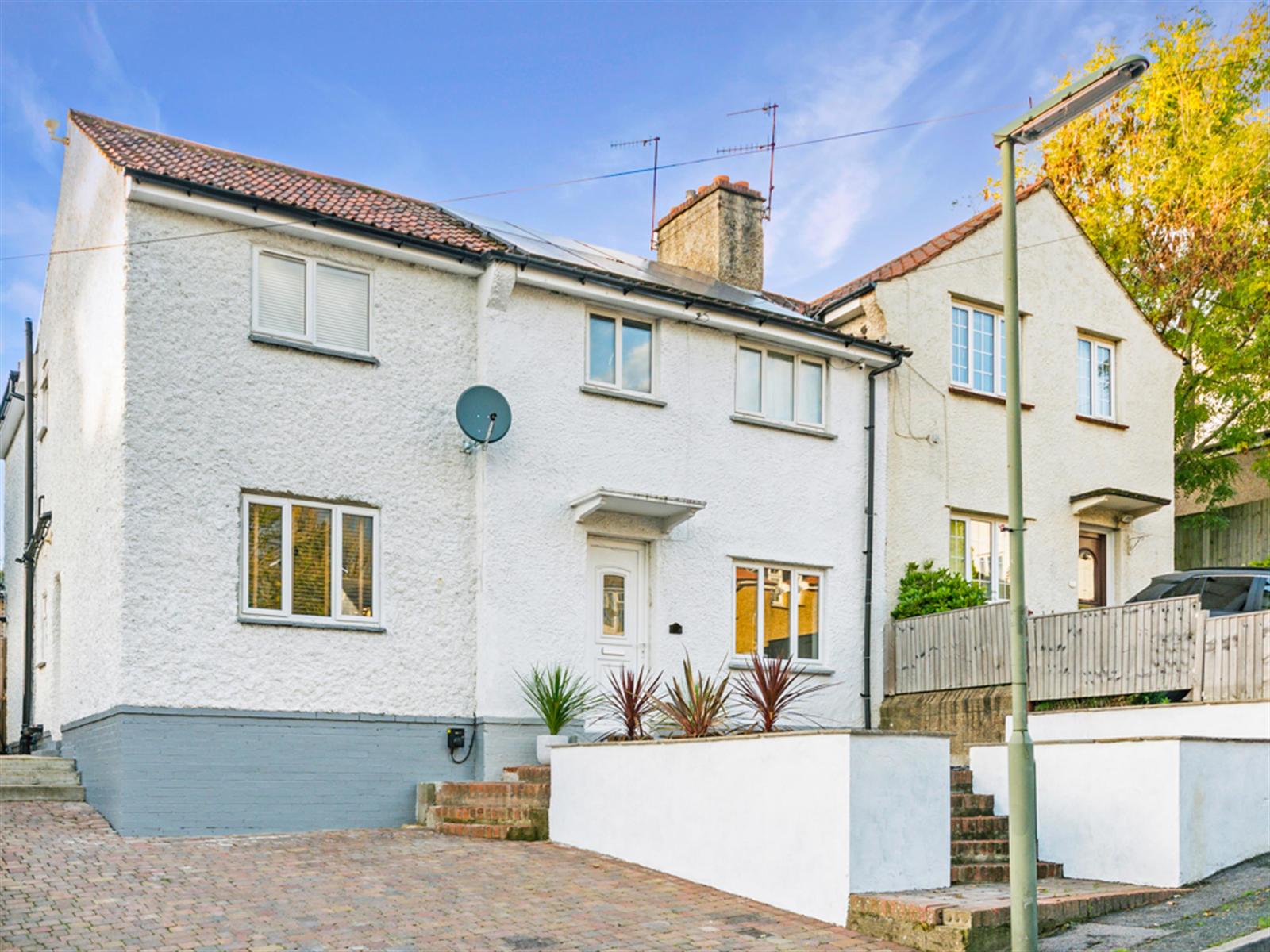 6 bedroom property for sale in Road, Merstham, Surrey RH1 3BY