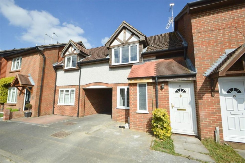 2 bedroom property for sale in Shaw Drive, WALTONONTHAMES, Surrey £