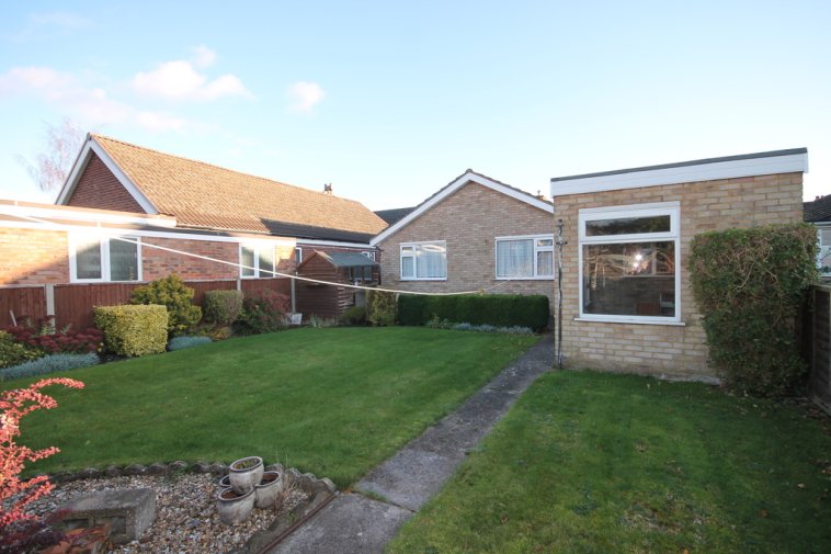 2 bedroom property for sale in Cotton End Road, Wilstead, MK45 £340,000