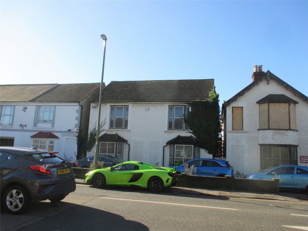 property to let in Road, Horley, RH6 £15000 pa