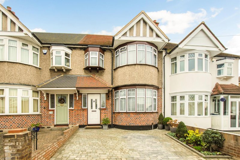 3 bedroom property for sale in Torrington Road, Ruislip £575,000