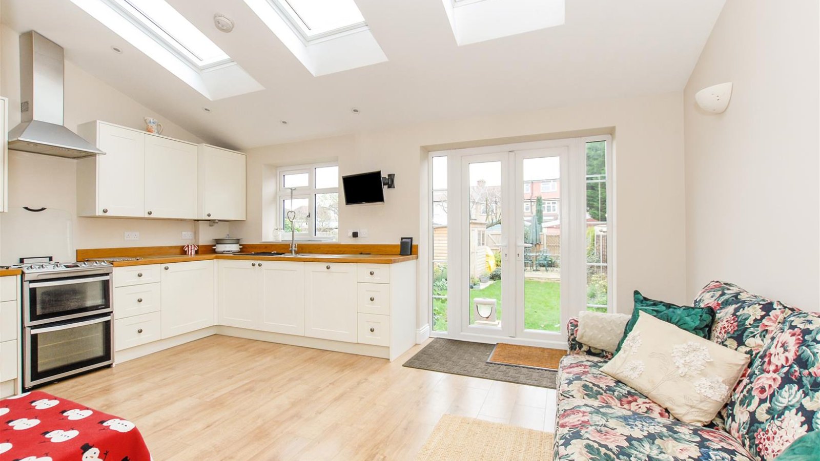 3 bedroom property for sale in Torrington Road, Ruislip £575,000