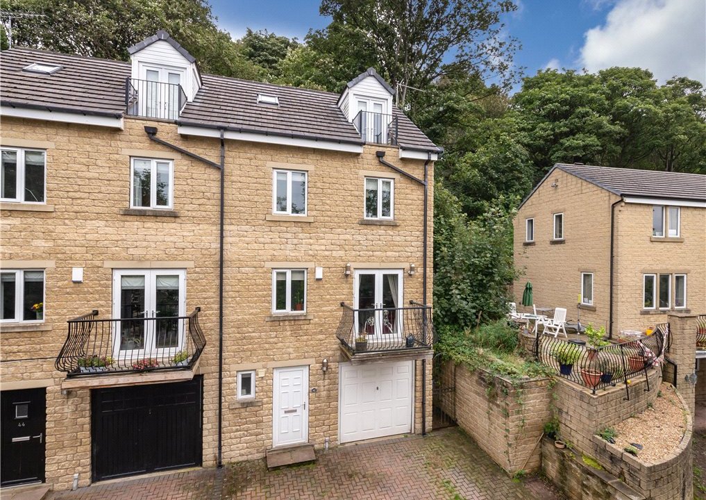 3 bedroom property for sale in Moorbottom Lane, Bingley, West Yorkshire