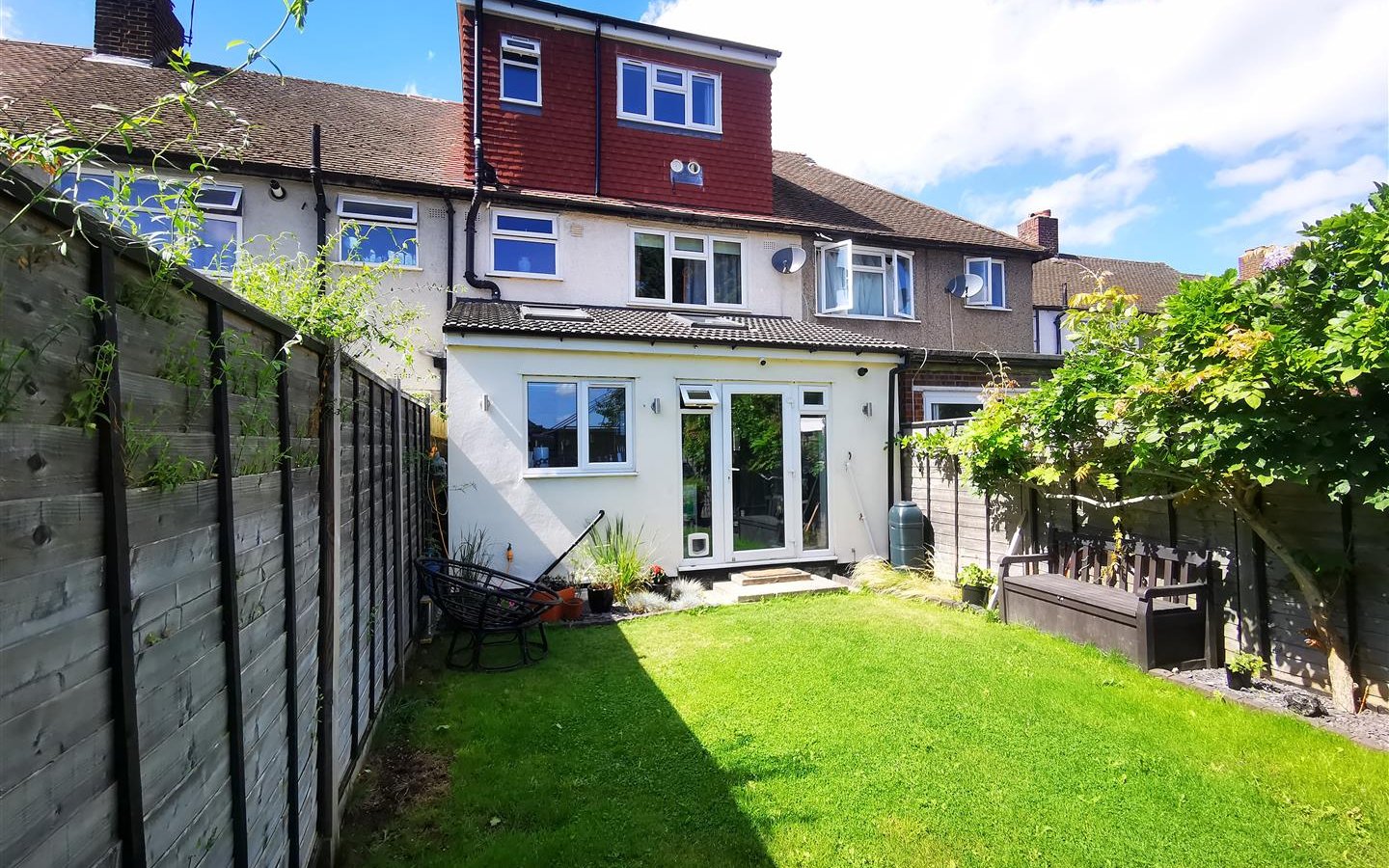 4 bedroom property for sale in Kingshill Avenue, Worcester Park