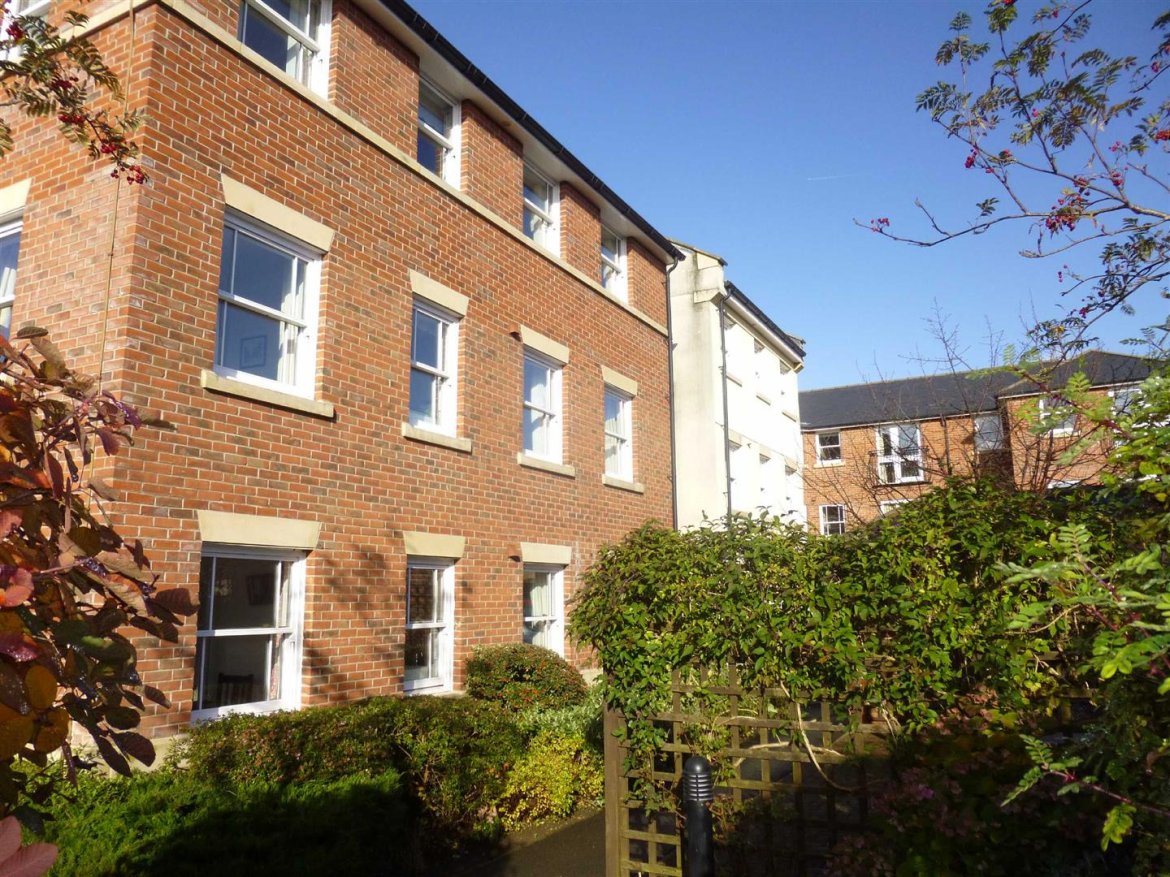 1 bedroom property for sale in Sudweeks Court, Devizes Guide price £