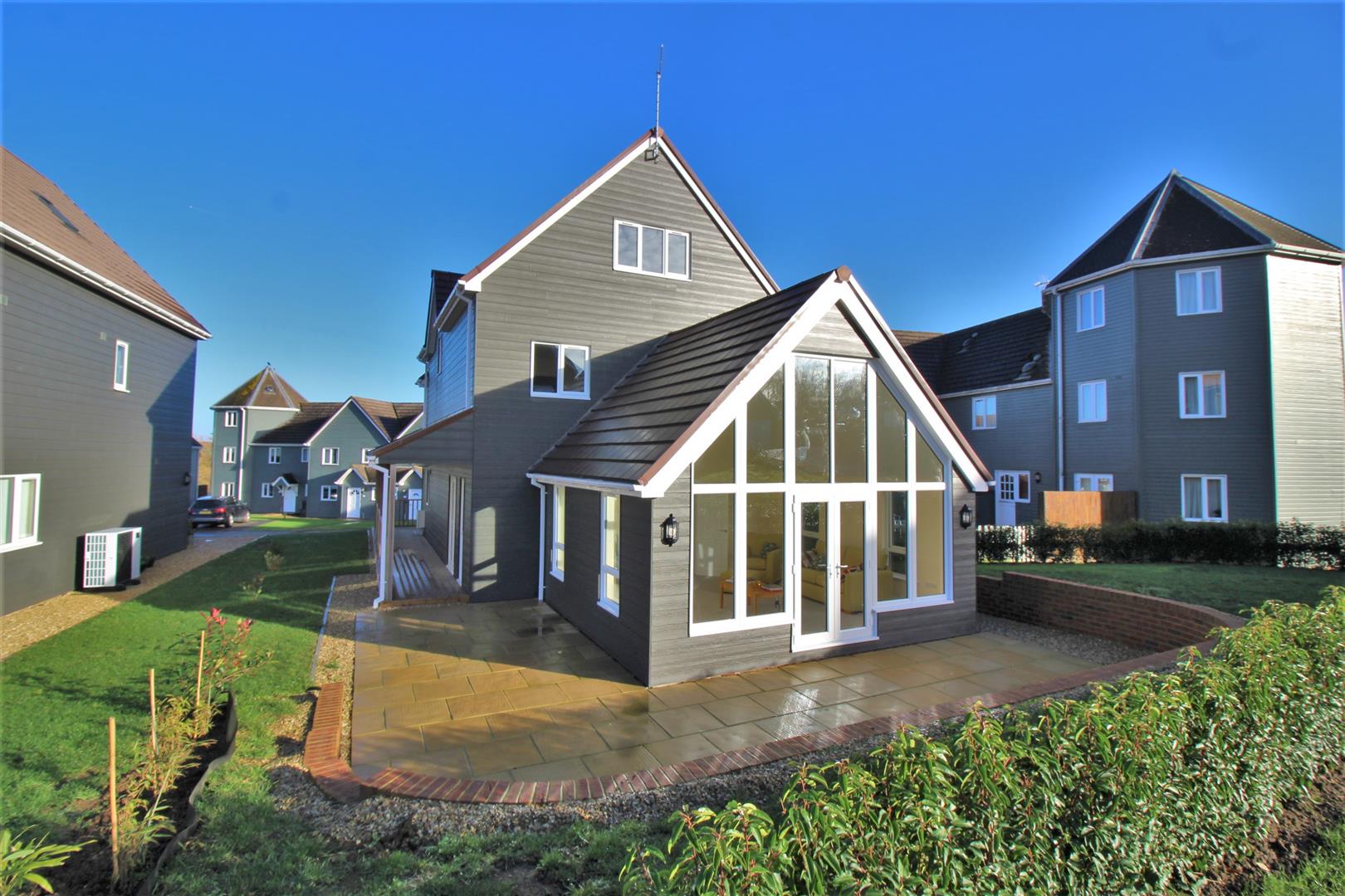 4 bedroom property for sale in Royal Wootton Bassett Guide price £500,000