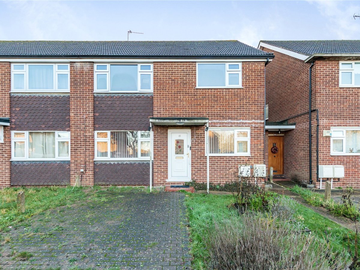 2 bedroom property for sale in Alder Avenue, Upminster, RM14 £260,000