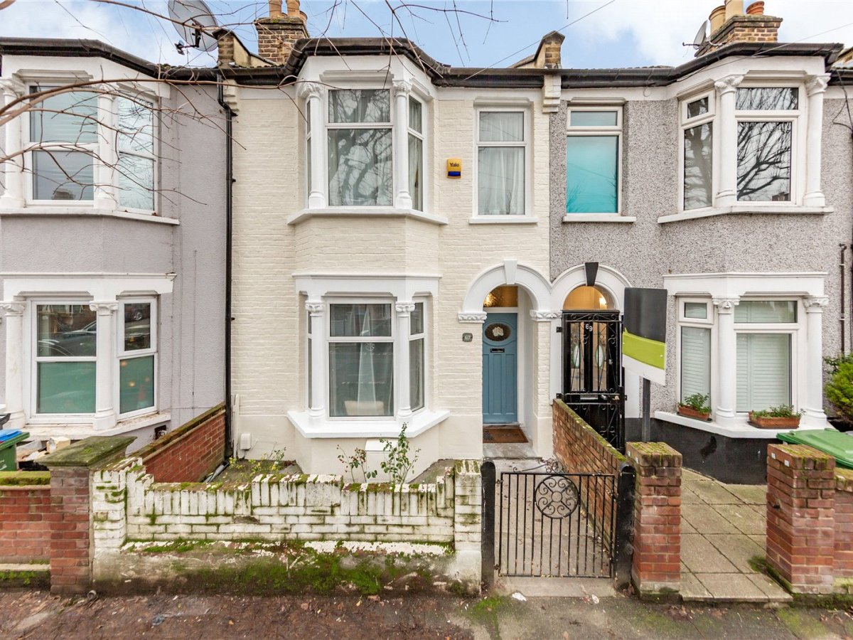 2 bedroom property for sale in Acacia Road, Walthamstow, E17 Offers