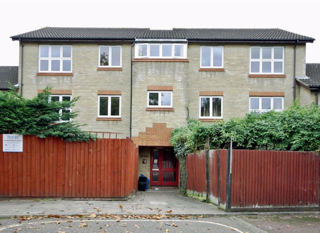 Snellers 1 bedroom property to let in Ivybridge Close, Twickenham £