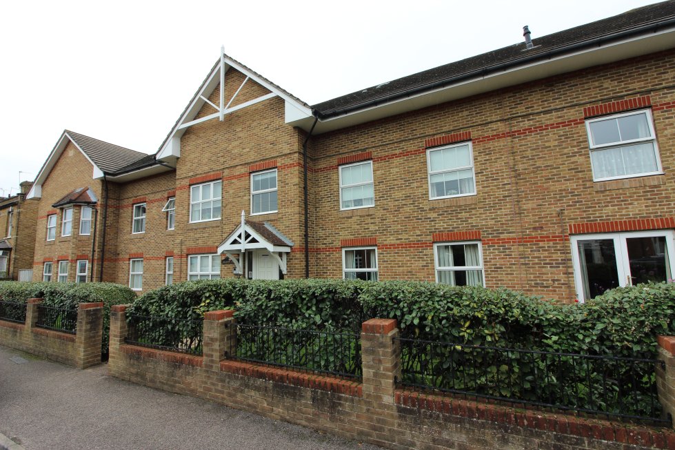 2 bedroom property for sale in East Molesey £325,000