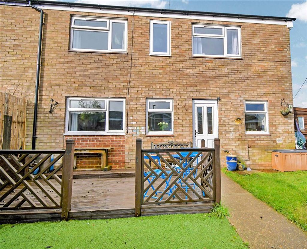 3 bedroom property for sale in Digby Garth, Bransholme, HULL, HU7 £89,995
