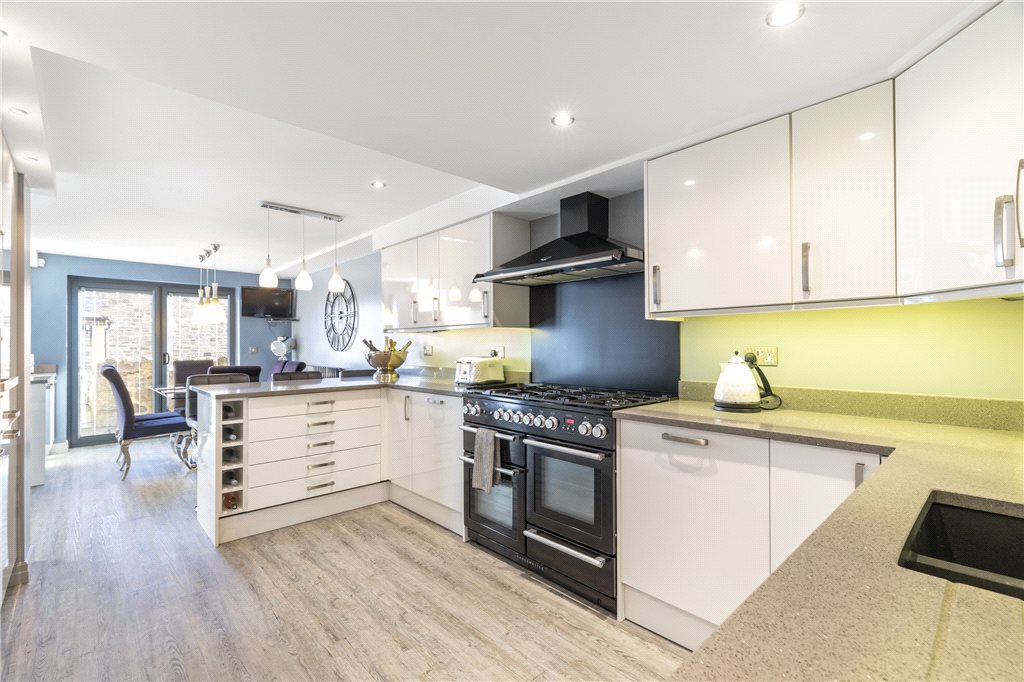 5 bedroom property for sale in St. Marys Road, Riddlesden, Keighley