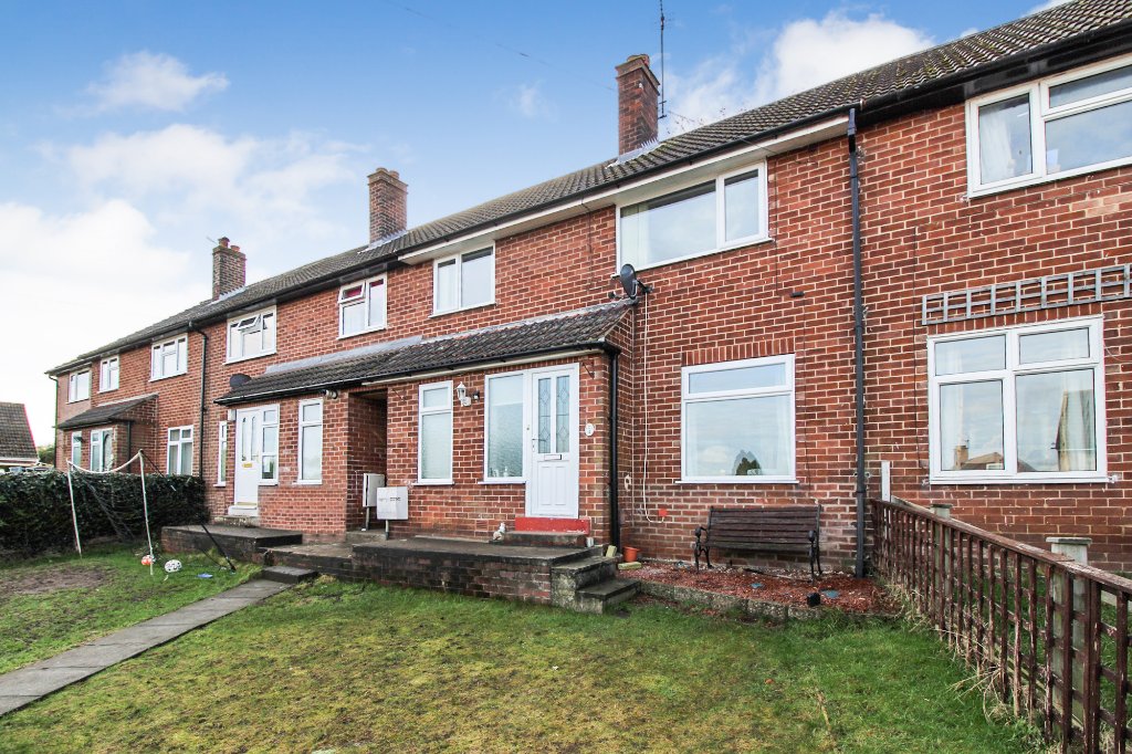 3 bedroom property for sale in Manor Crescent, Knaresborough, HG5 £215,000