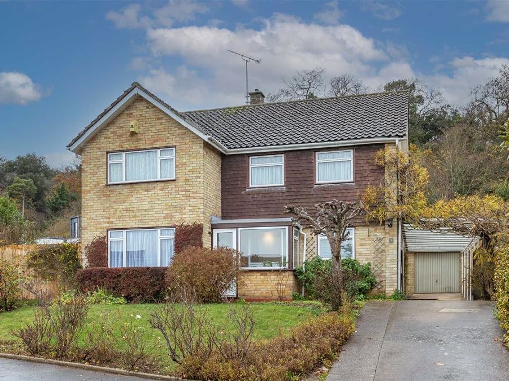For sale 4 bedroom detached house, Best offers over £570,000, Benville