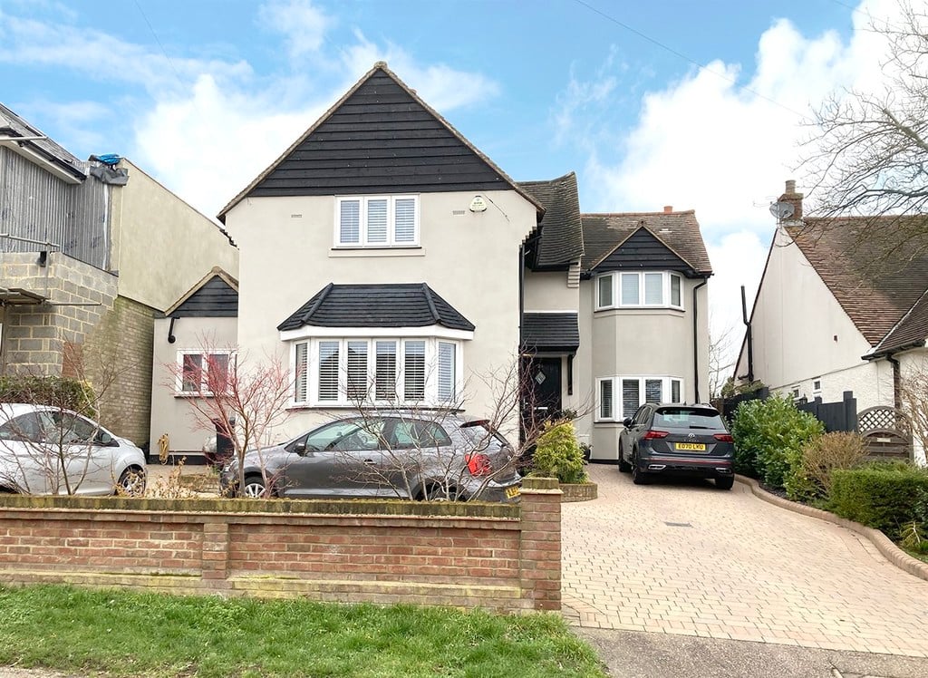 4 bedroom property for sale in Hill Road, Theydon Bois Guide price £