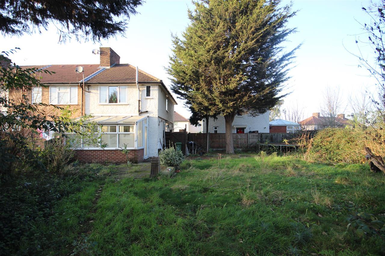 2 bedroom property for sale in Amesbury Road, Dagenham £305,000