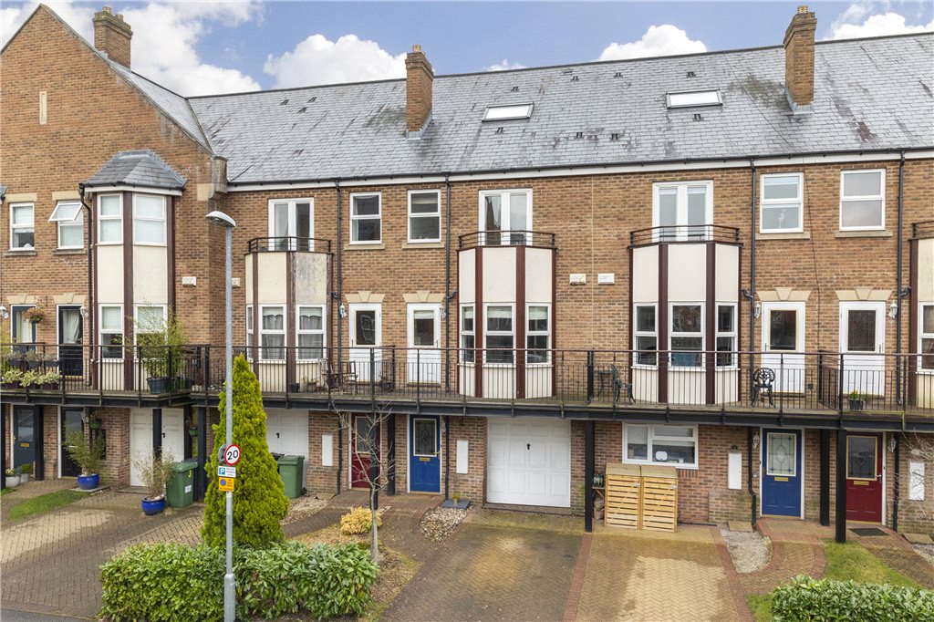 4 bedroom property for sale in Thornbury Avenue, Leeds, West Yorkshire