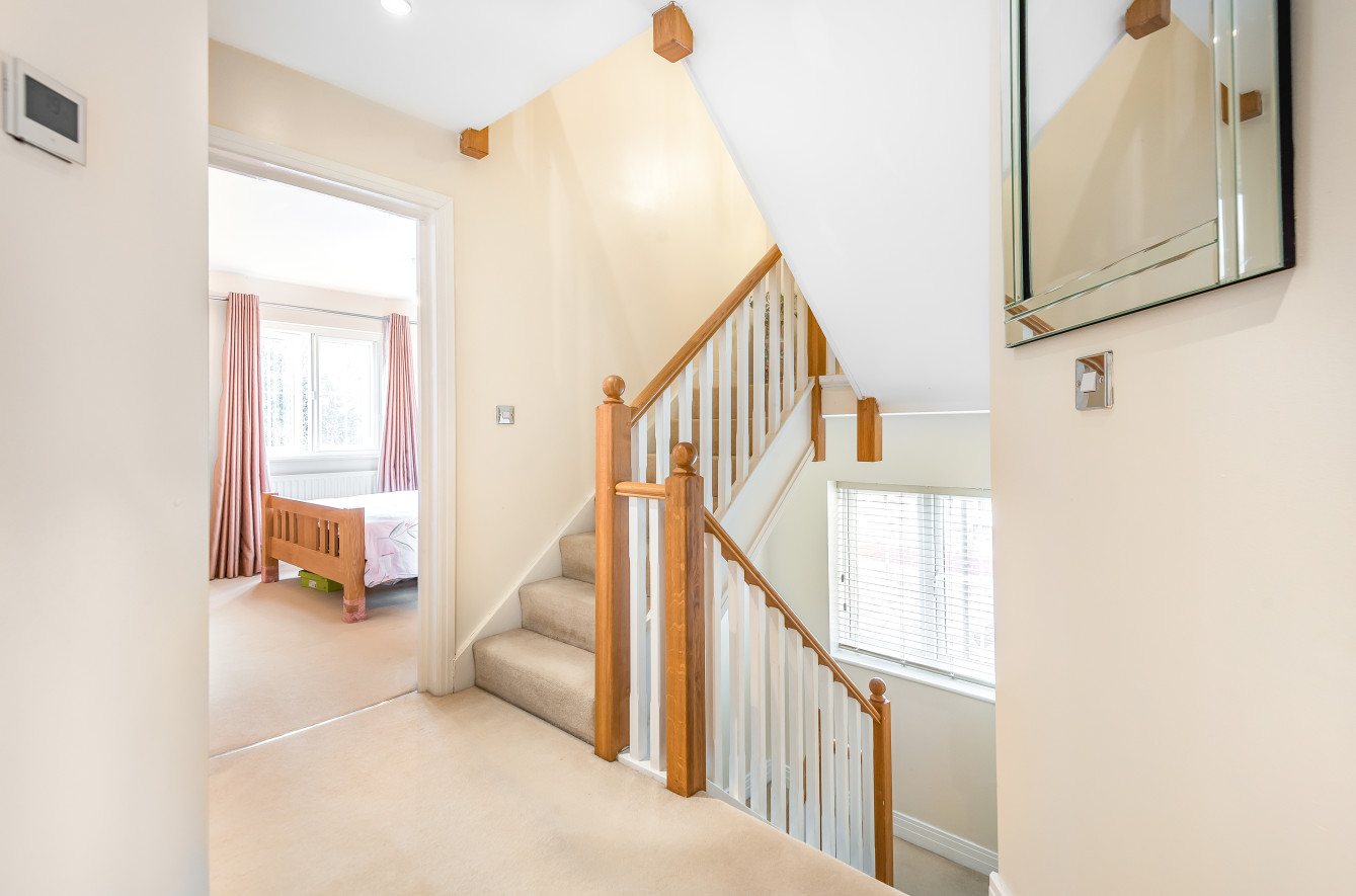 5 bedroom property for sale in Stoke Poges £885,000