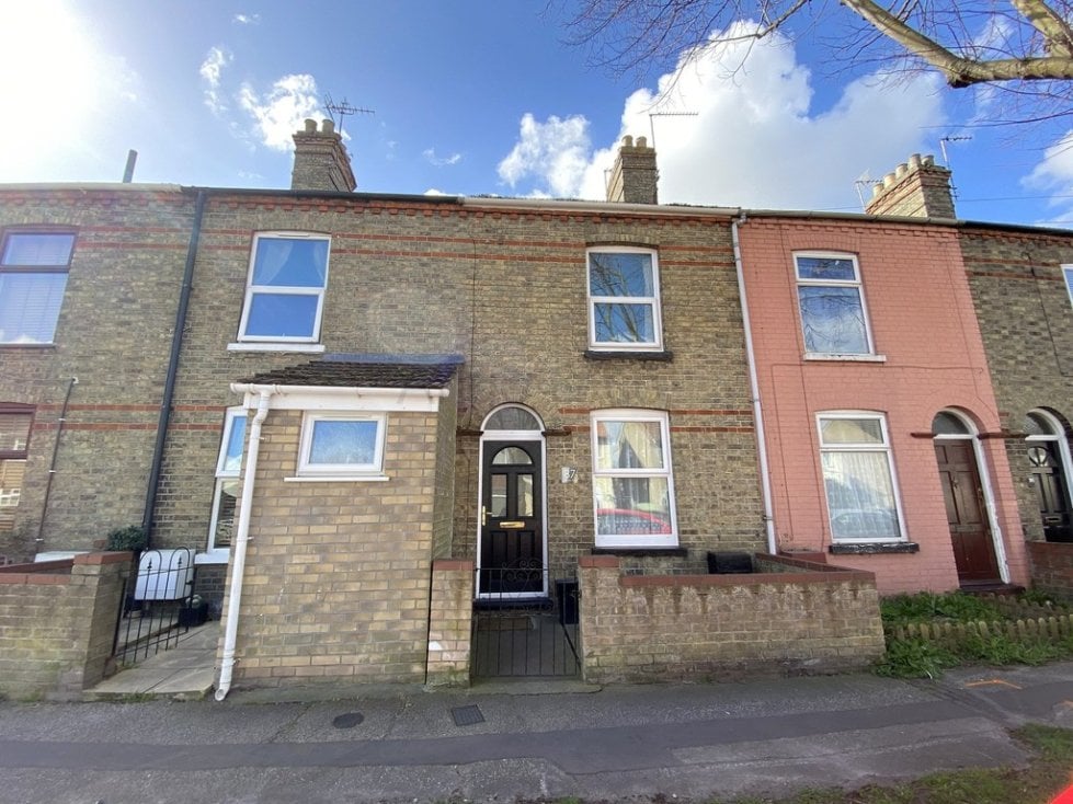 3 bedroom property for sale in Kimberley Road, Lowestoft £140,000
