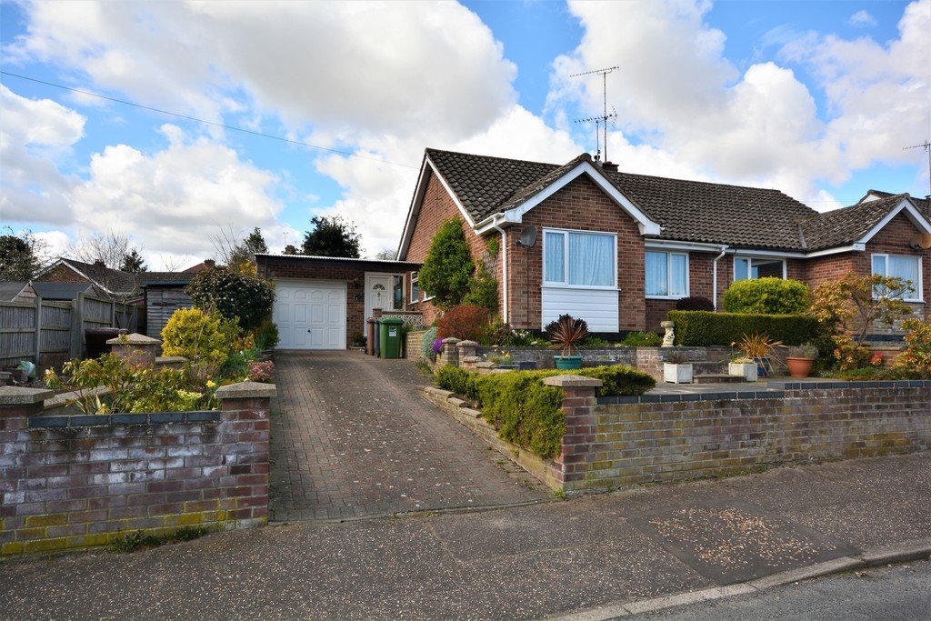 2 bedroom property for sale in Royston Green, North Walsham £219,950