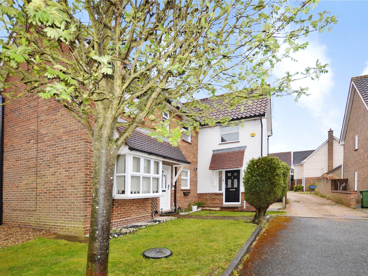 2 bedroom property for sale in Bowfell Drive, Langdon Hills, Basildon