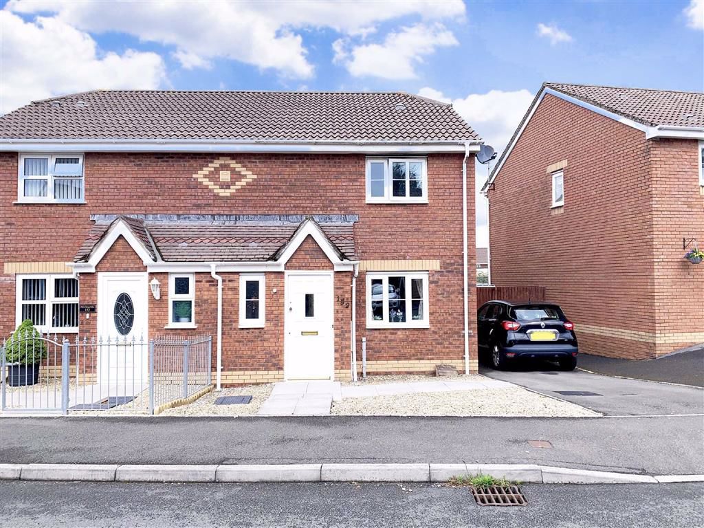 3 bedroom property for sale in Pant Bryn Isaf, Llwynhendy, Llanelli