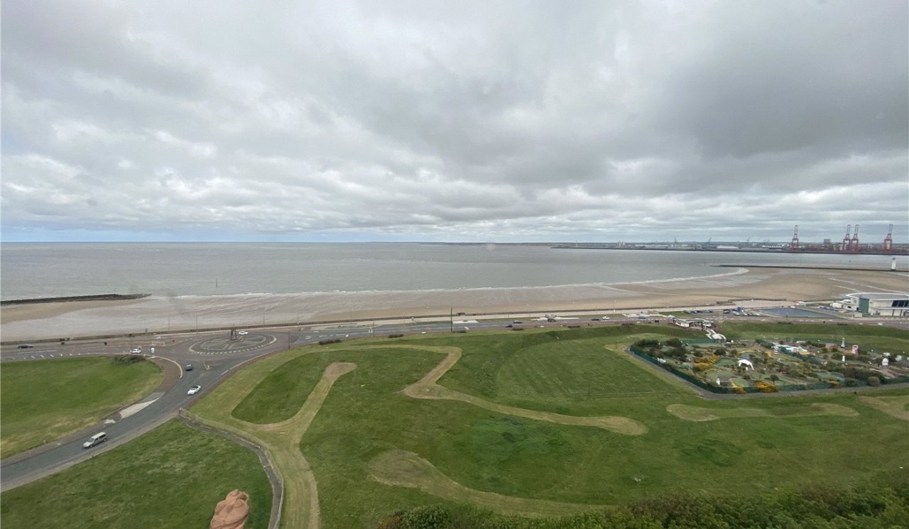 2 bedroom property to let in The Cliff, New Brighton, Wirral, CH45 £