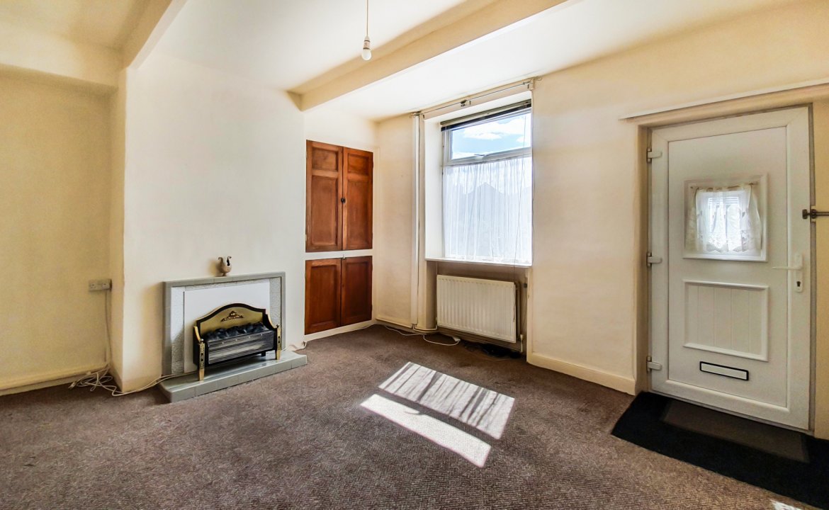 2 bedroom property for sale in Ingrow Lane, Keighley, BD22 £79,000