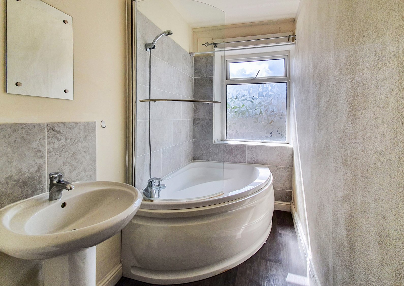 2 bedroom property for sale in Ingrow Lane, Keighley, BD22 £79,000