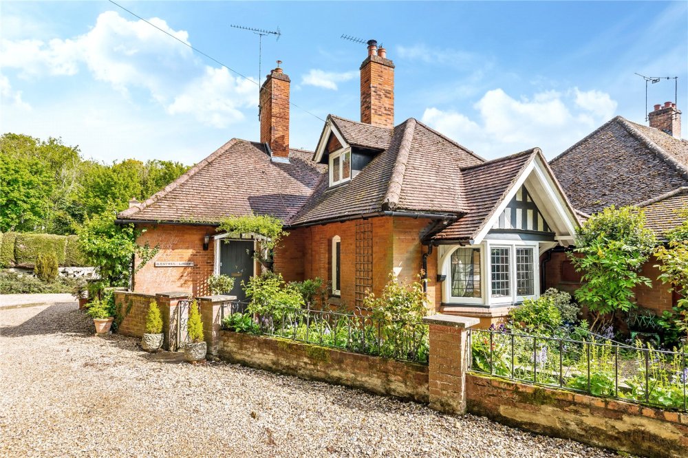 JacksonStops 3 bedroom property for sale in Cheveley Park, Cheveley