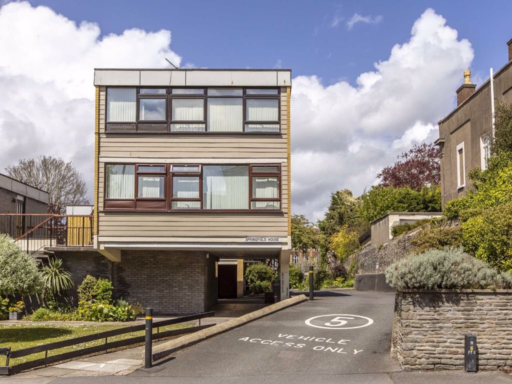 For sale 2 bedroom flat, Offers in excess of £300,000, Cotham Road