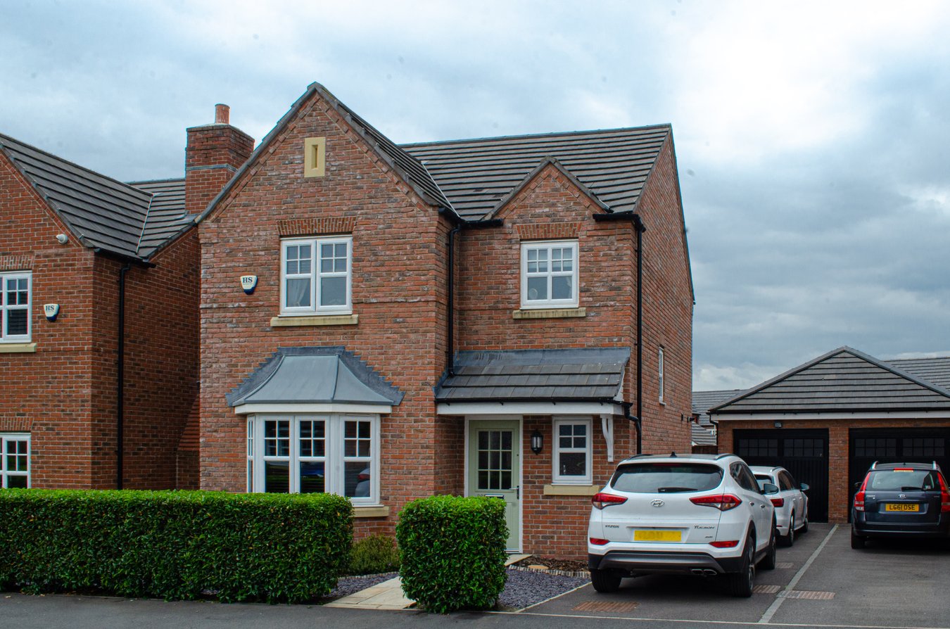 3 bedroom property for sale in Parry Avenue, Northwich, CW8 £290,000